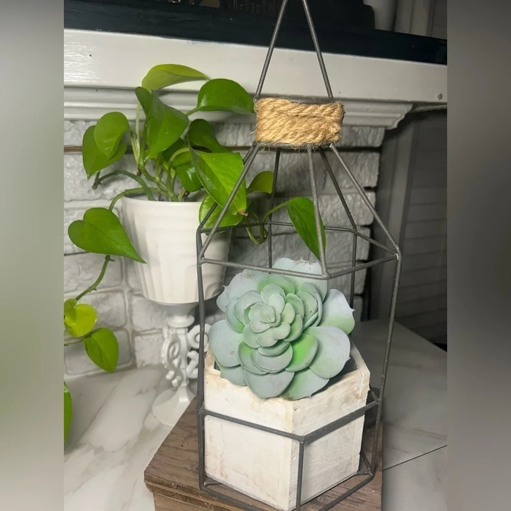 Rustic Wood Pot Hanging Plant Planter Indoor or Outdoor Medal Design Decor
